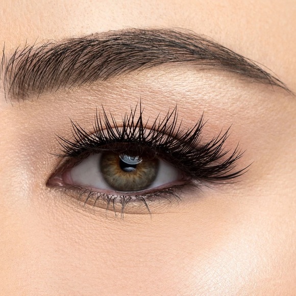 Lashes - Picture 2 of 3